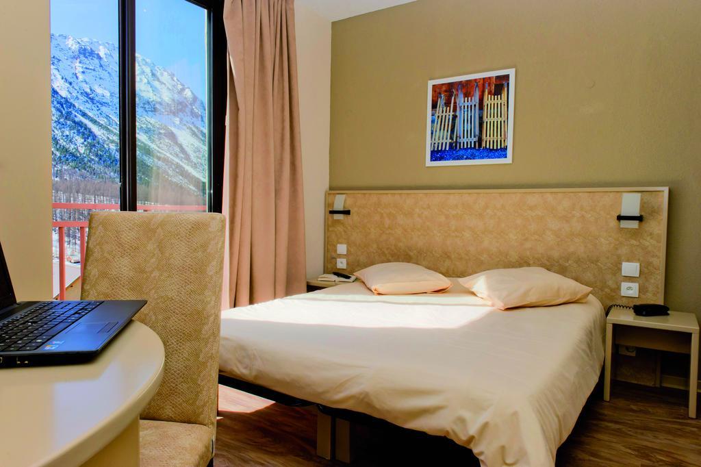 Vtf Le Grand Hotel Монженевр Экстерьер фото